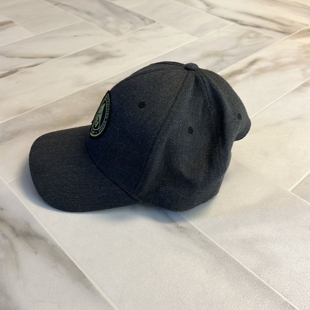 REI hat - Picture 3 of 3